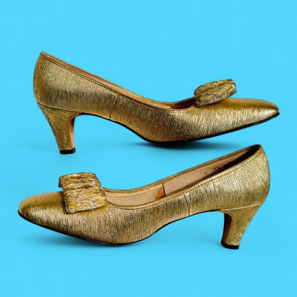50s american girl shoe metallic gold lame pumps almond toe pleated vamp ribbon